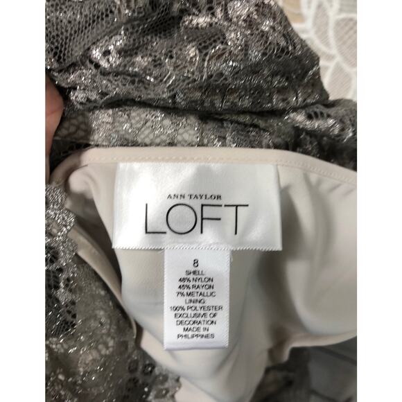 Ann Taylor Loft silver lace V neck scalloped top sleevless, cami attached size 8 - Picture 11 of 12